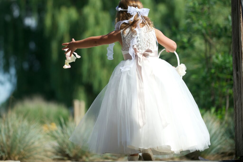 Blumenmädchen bei der Hochzeit